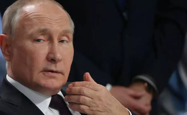 Vladimir Putin Hands Look Pretty Black And Again Focus His Health - Sakshi