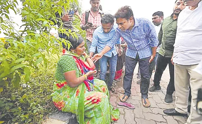 Minister KTR showed humanity by Saving Injured woman - Sakshi