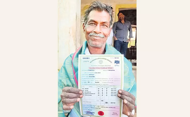 70 Year Old Man Proved Age Is No Barrier To Education By Passing Tenth Exams - Sakshi