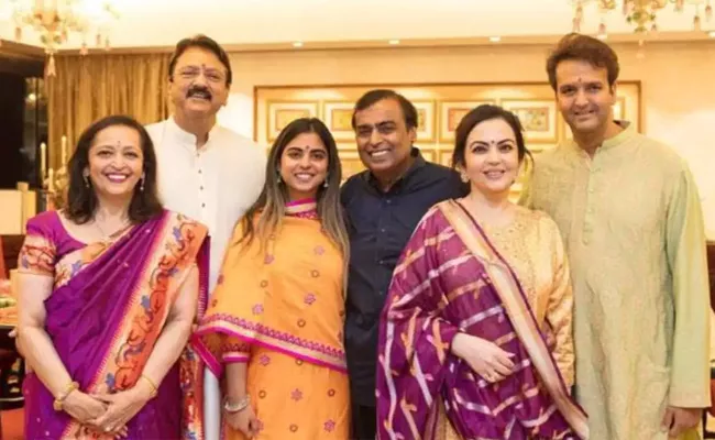 Mukesh Ambani Daughter Isha Ambani And Anand Piramal Have Given Birth To Twins - Sakshi