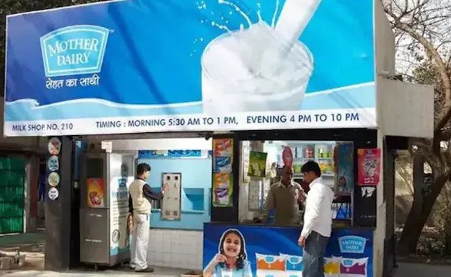 Mother Dairy Hikes Full Cream Milk And Token Milk - Sakshi