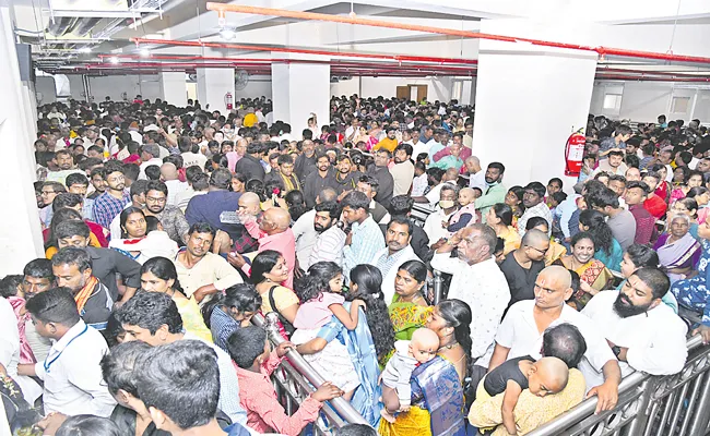 Yadadri Sri Lakshmi Narasimha Swamy Temple Crowded With Devotees - Sakshi