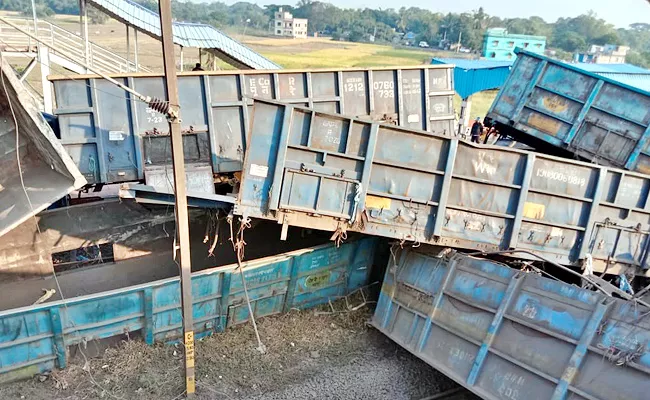 Odisha Jajpur Rail Accident Goods Train Crashes Into Platform - Sakshi