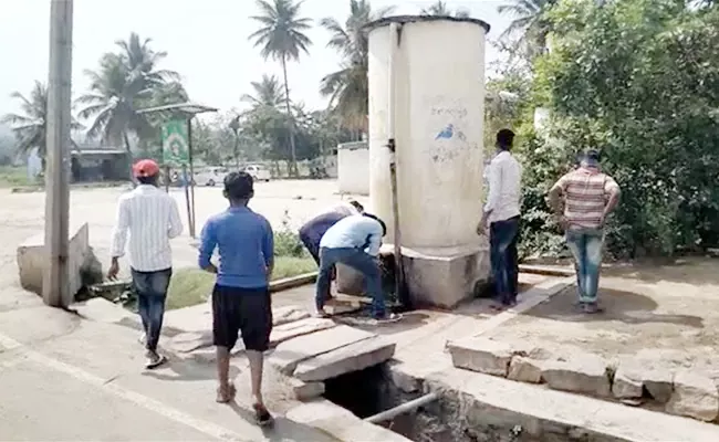 Villagers Clean Tank With Cow Urine After Dalit Woman Drink Water - Sakshi