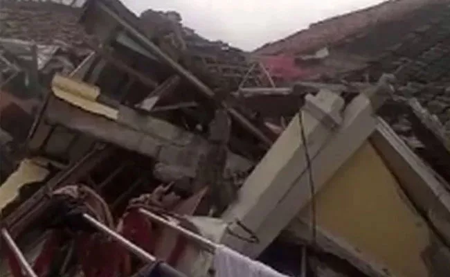 At Least 44 Dead As Earthquake Hits Indonesia West Java - Sakshi