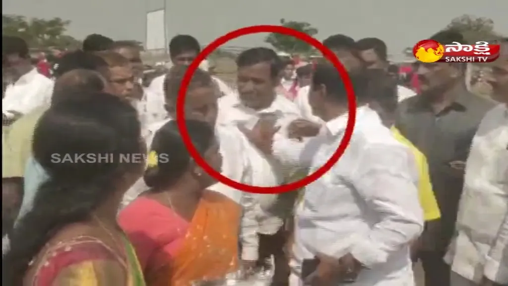 Gadwal TRS MLA Krishna Mohan Reddy Misbehave With Official 