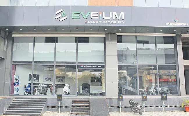 Electric Vehicle Company Eveium To Open 100 Showrooms In India By 2023 - Sakshi