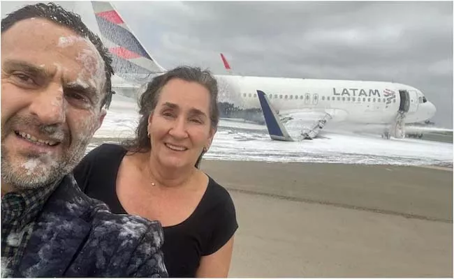 Couple Posted Selfie on Twitter After Surviving Plane Crash Goes Viral - Sakshi