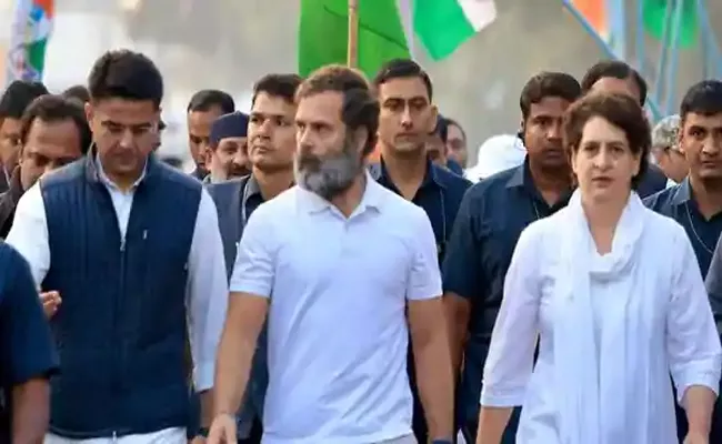 Priyanka Gandhi joins Rahul as Bharat Jodo Yatra at Madhya Pradesh - Sakshi