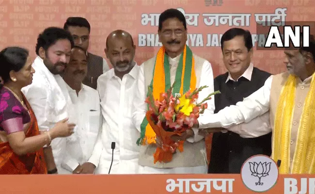 Telangana Senior Leader M Shashidhar Reddy Officially Joined BJP - Sakshi