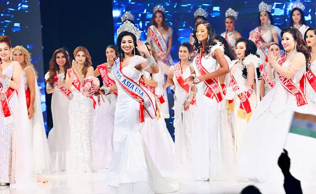 Mrs Asia Usa 2023 tittle won by Saroja Alluri from Vizag - Sakshi