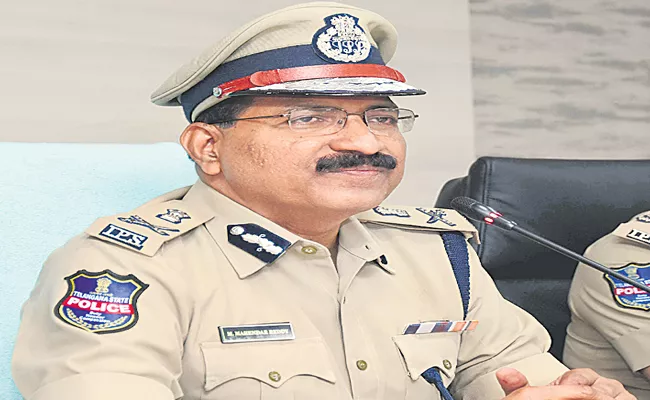 Hyderabad: DGP Mahender Reddy Directs Police To Support Forest Officials - Sakshi