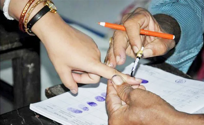 The Number Of Uttarandhra Graduate Voters Reached Nearly 2-5 Lakh - Sakshi