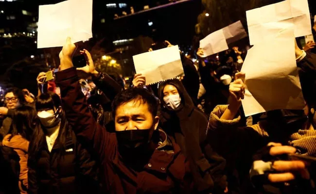 Covid Protests Flare Across China Clashes In Shanghai - Sakshi