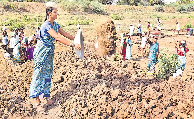 Central Rural Development Department Notices To Telangana Over MGNREGA Funds - Sakshi