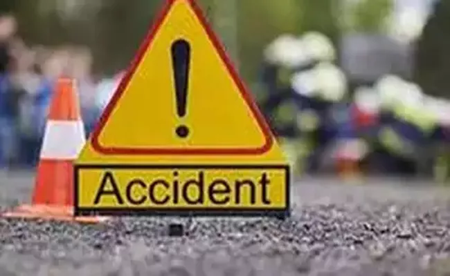 Man Suffers Heart Attack Killed In Son Loses Control Over Car At Noida - Sakshi