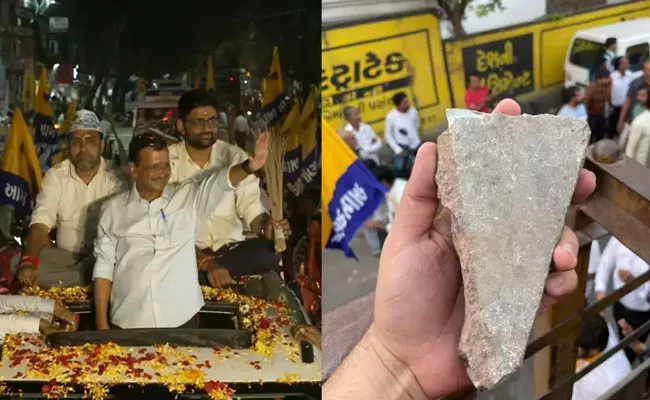 Gujarat Stone Pelted Arvind Kejriwal During Aap Roadshow Surat - Sakshi