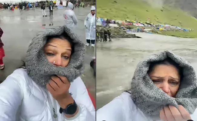 Senior Actress Shobana Stuck In Kedarnath Temple - Sakshi