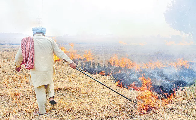 Delhi Pollution: Air Quality Falls To Years Worst As Farm Fires - Sakshi