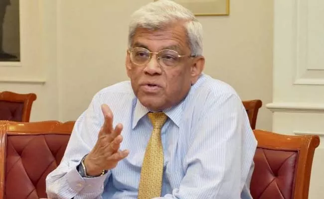 HDFC Deepak Parekh says world not facing economic stagnation autocratic powers - Sakshi