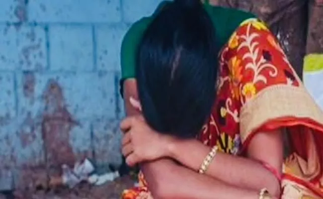 Married Woman Commits Suicide With Youth Harassment In Guntur District - Sakshi