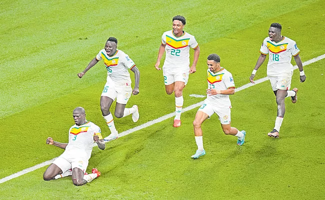 FIFA World Cup Qatar 2022: Senegal beat Ecuador 2-1 to qualify for knock-out stage - Sakshi