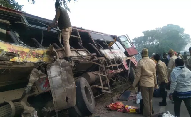 UP Bahraich Accident Several Dead Many Injured Bus Truck Collision - Sakshi