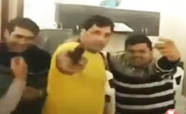 Aam Aadmi Partys MCD Poll Candidate Allegedly Flaunting Pistol - Sakshi