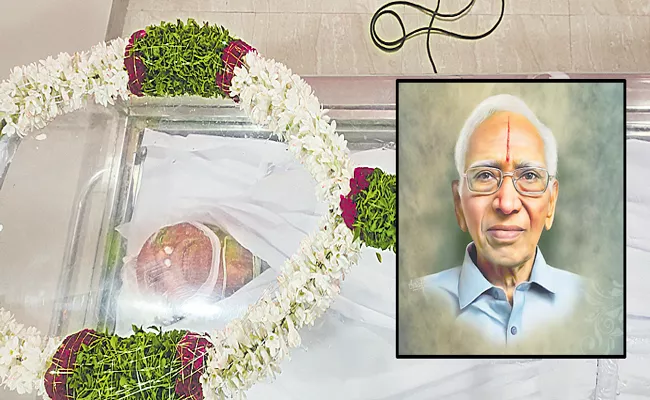 Telangana: Senior Journalist GS Varadachari Passes Away - Sakshi