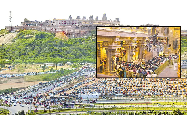 Huge Devotees Rush At Yadadri Lakshmi Narasimha Swamy Temple - Sakshi