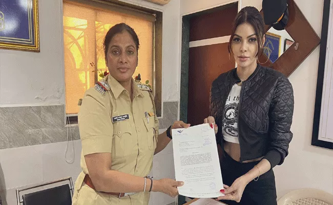 Sherlyn Chopra files police complaint against Rakhi Sawant - Sakshi