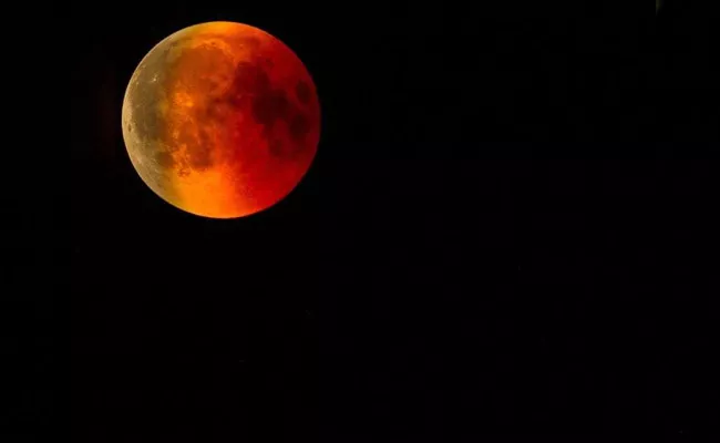 Chandra Grahan 2022: Lunar Eclipse Find Out The Timings  - Sakshi