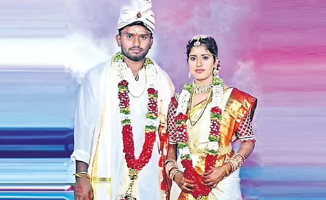 Newly Married Couple Died In Road Accident in Prakasam - Sakshi