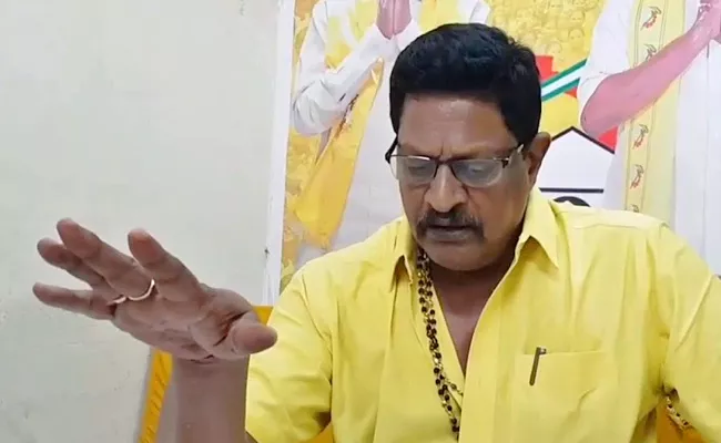 Kapu Community Leaders Fires on TDP Leader Ravi Venkateswara Rao - Sakshi