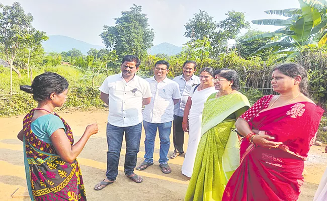 DMHO Malathi Visited Kotha Medepalli Village - Sakshi