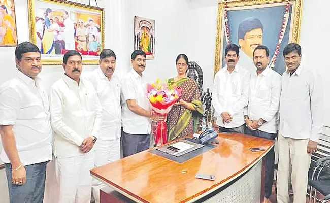 PRTUTS Requested Minister Sabitha Indra Reddy Over Schedule Of Teacher Transfers - Sakshi