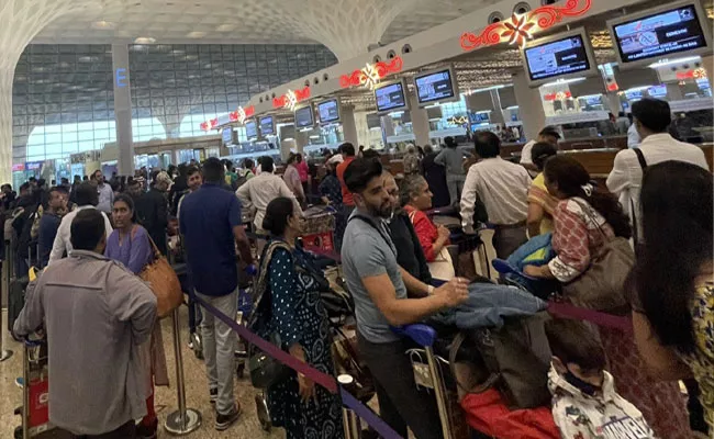 Mumbai Airport Chaos After Servers Crash - Sakshi