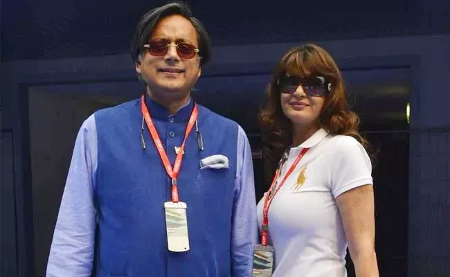 Delhi Police Moves High Court Against Shashi Tharoor In Sunanda Case - Sakshi