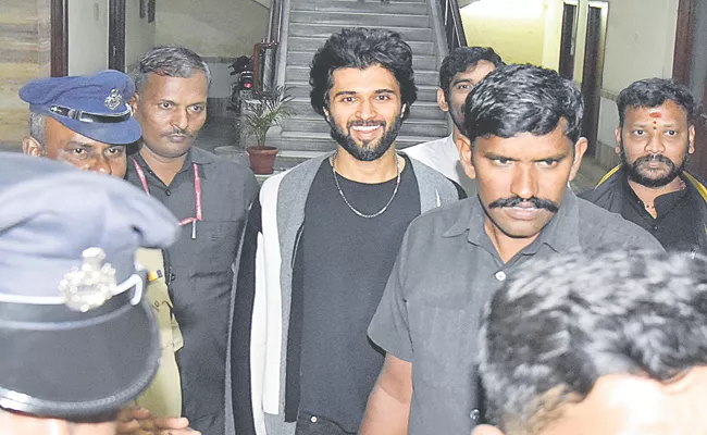 Vijay Devarakonda appeared before Enforcement Directorate - Sakshi