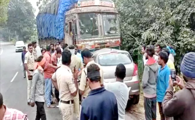 Collision Between Lorry And Car In Nizamabad Few Killed - Sakshi