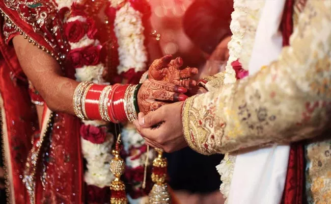 Supreme Court Seeks Centre Response Uniform Age Of Women Marriage - Sakshi