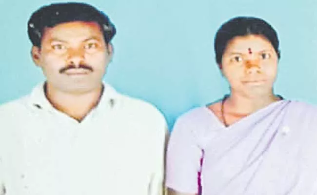 Husband Killed Wife With Axe He Attempt Suicide At Sultanpuri - Sakshi