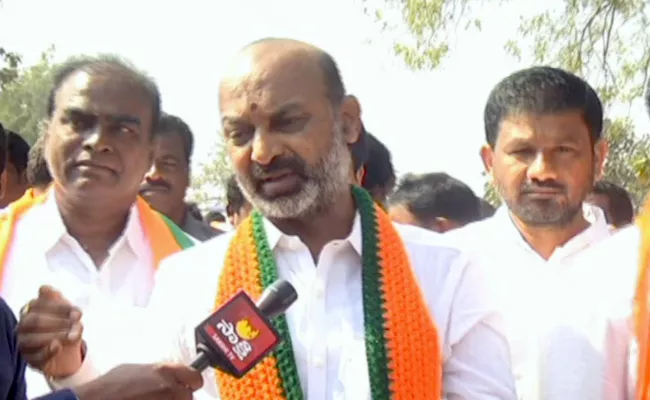 Telangana BJP Chief Bandi Sanjay Comments On MLC Kavitha - Sakshi