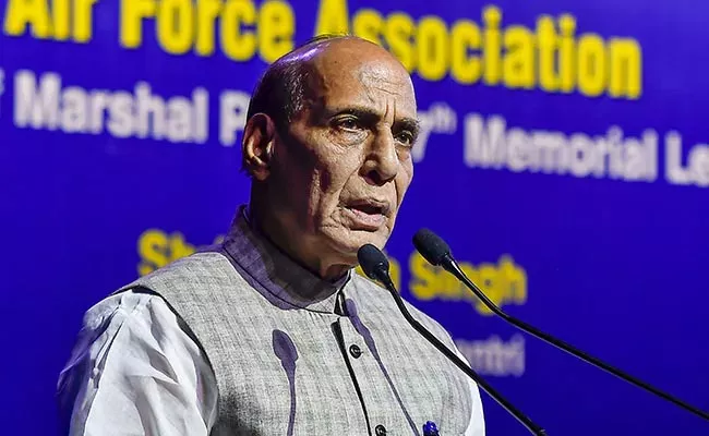 Rajnath Singh Meets Service Chiefs Over India-China Border Clash - Sakshi