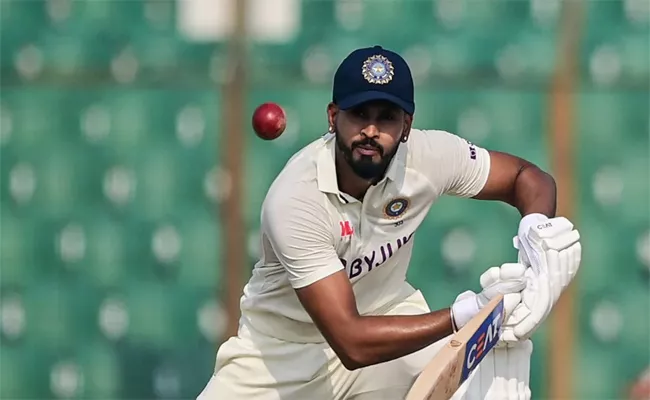 Shreyas Iyer Almost Gets Out After Ball Hits Stumps But Bails Remain intact In 1st Test Vs BAN - Sakshi