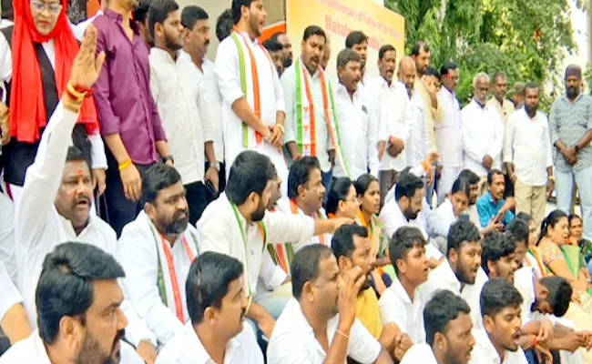 Congress Leaders Detained For Protest Police Raid On War Room HYD - Sakshi