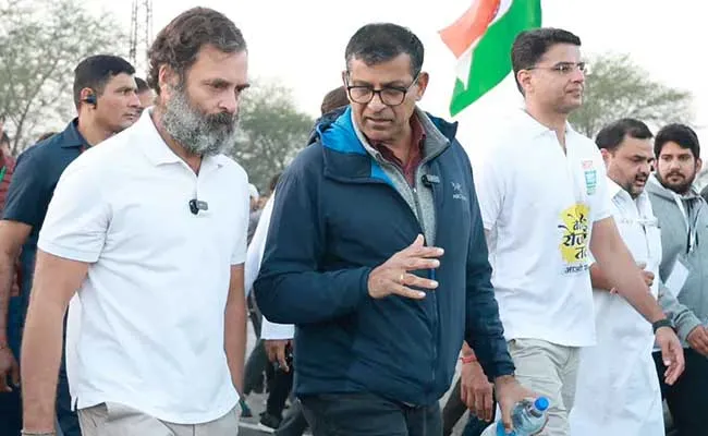 RBI Governor Raghuram Rajan Joined Rahul Gandhi Bharat Jodo Yatra - Sakshi