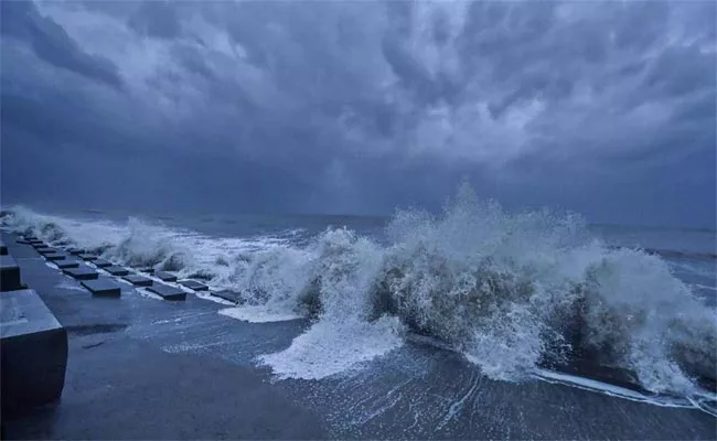 Low Pressure Formed in Bay of Bengal on Wednesday - Sakshi