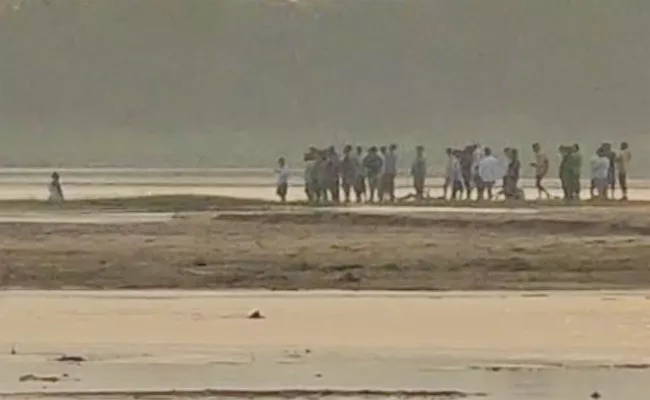 Four Students Drowned In Krishna River - Sakshi