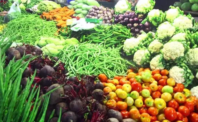 Hyderabad: Vegetables Leafy vegetable Prices Cut Down - Sakshi